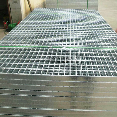 Piattaforma di passerella galvanizzata in acciaio con buco quadrato
